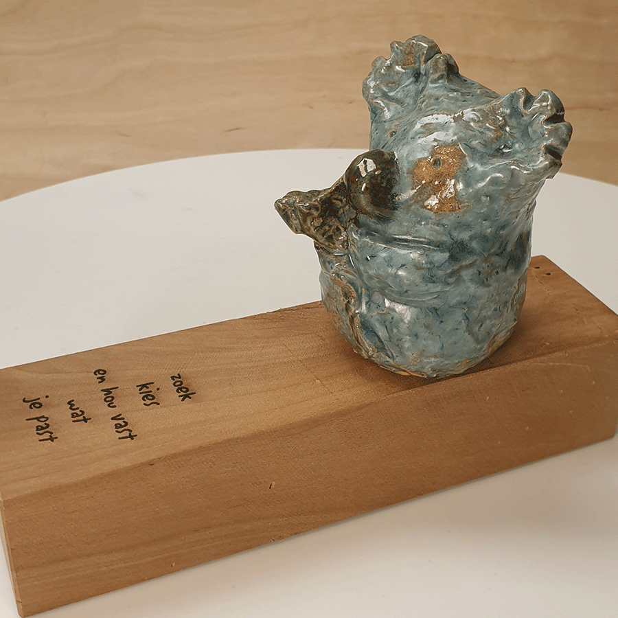 blauwe-koala-met-bloem-2